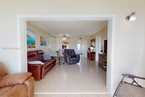 Condo in Margate, Florida, 2 bedrooms  № 1999483 - photo 2