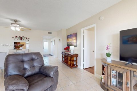 Condo in Margate, Florida, 2 bedrooms  № 1999483 - photo 8