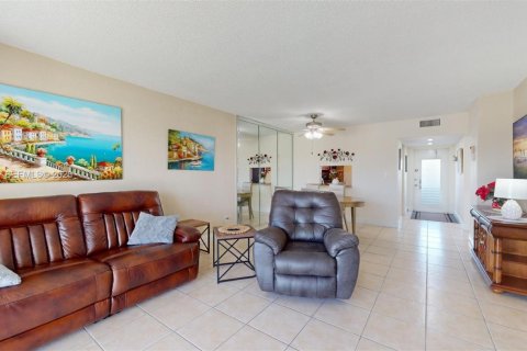 Condo in Margate, Florida, 2 bedrooms  № 1999483 - photo 5