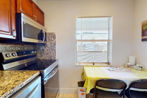 Condo in Margate, Florida, 2 bedrooms  № 1999483 - photo 20