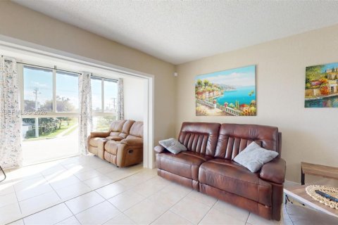 Condo in Margate, Florida, 2 bedrooms  № 1999483 - photo 6
