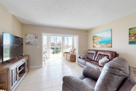 Condo in Margate, Florida, 2 bedrooms  № 1999483 - photo 4