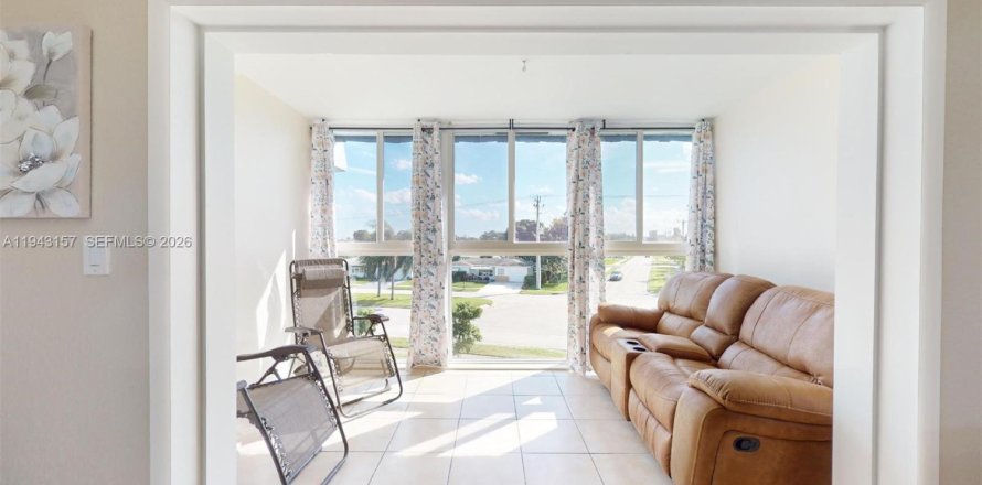 Condo in Margate, Florida, 2 bedrooms  № 1999483