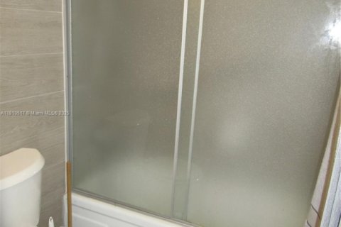 Condominio en alquiler en Hallandale Beach, Florida, 1 dormitorio, 74.32 m2 № 1966695 - foto 24