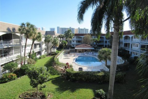 Condominio en alquiler en Hallandale Beach, Florida, 1 dormitorio, 74.32 m2 № 1966695 - foto 1