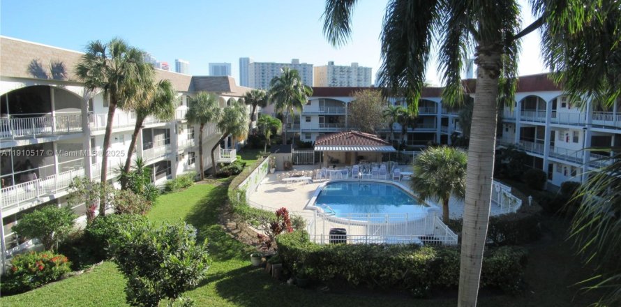 Condominio en Hallandale Beach, Florida, 1 dormitorio  № 1966695