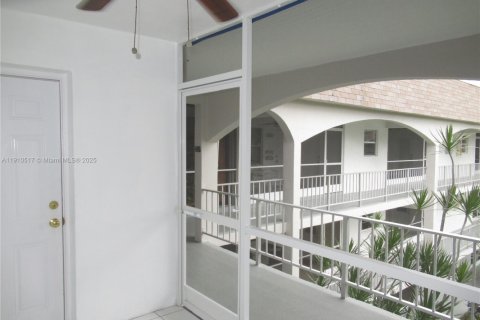 Condominio en alquiler en Hallandale Beach, Florida, 1 dormitorio, 74.32 m2 № 1966695 - foto 12