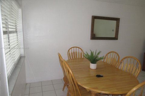 Condominio en alquiler en Hallandale Beach, Florida, 1 dormitorio, 74.32 m2 № 1966695 - foto 13
