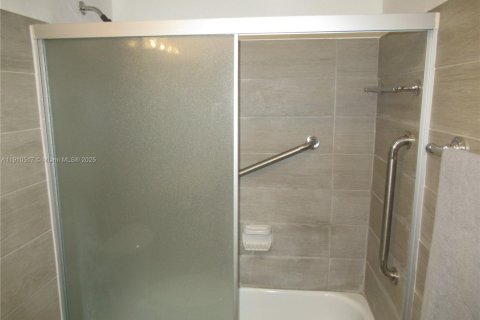 Condominio en alquiler en Hallandale Beach, Florida, 1 dormitorio, 74.32 m2 № 1966695 - foto 27