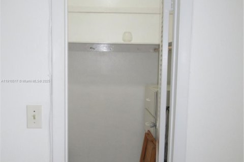 Condominio en alquiler en Hallandale Beach, Florida, 1 dormitorio, 74.32 m2 № 1966695 - foto 30