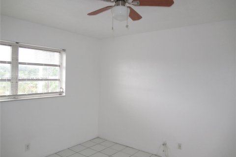 Condominio en alquiler en Hallandale Beach, Florida, 1 dormitorio, 74.32 m2 № 1966695 - foto 28