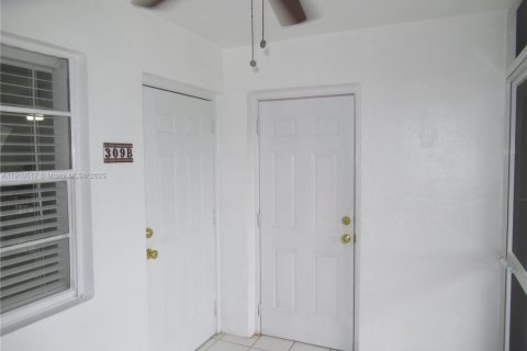 Condominio en alquiler en Hallandale Beach, Florida, 1 dormitorio, 74.32 m2 № 1966695 - foto 11