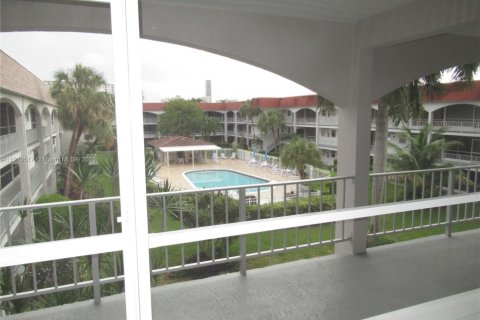 Condominio en alquiler en Hallandale Beach, Florida, 1 dormitorio, 74.32 m2 № 1966695 - foto 2