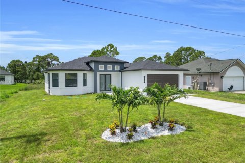 House in Lehigh Acres, Florida 4 bedrooms, 159.23 sq.m. № 1809605 - photo 2