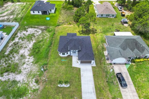 House in Lehigh Acres, Florida 4 bedrooms, 159.23 sq.m. № 1809605 - photo 8
