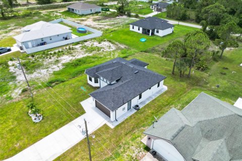 House in Lehigh Acres, Florida 4 bedrooms, 159.23 sq.m. № 1809605 - photo 10