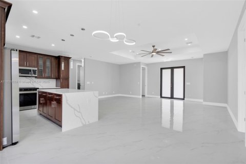 House in Lehigh Acres, Florida 4 bedrooms, 159.23 sq.m. № 1809605 - photo 24