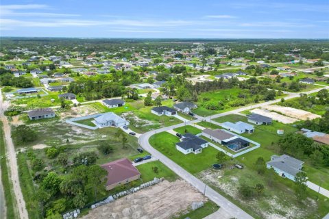 House in Lehigh Acres, Florida 4 bedrooms, 159.23 sq.m. № 1809605 - photo 9