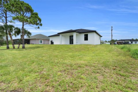 House in Lehigh Acres, Florida 4 bedrooms, 159.23 sq.m. № 1809605 - photo 30