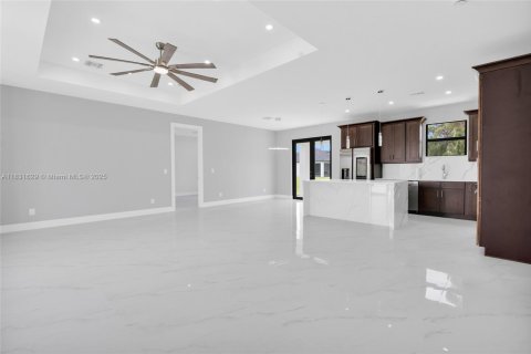 House in Lehigh Acres, Florida 4 bedrooms, 159.23 sq.m. № 1809605 - photo 26