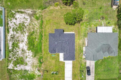 House in Lehigh Acres, Florida 4 bedrooms, 159.23 sq.m. № 1809605 - photo 7