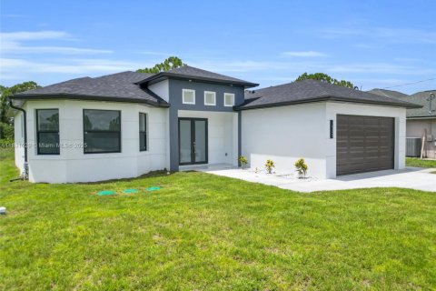 House in Lehigh Acres, Florida 4 bedrooms, 159.23 sq.m. № 1809605 - photo 4