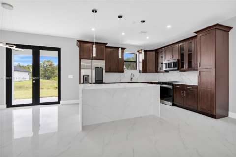 House in Lehigh Acres, Florida 4 bedrooms, 159.23 sq.m. № 1809605 - photo 13