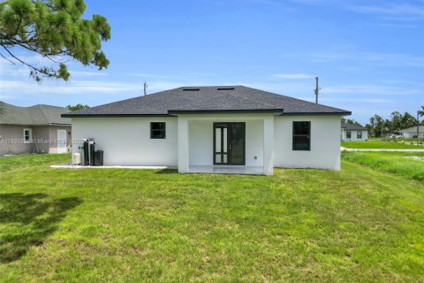 House in Lehigh Acres, Florida 4 bedrooms, 159.23 sq.m. № 1809605 - photo 5