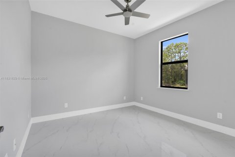House in Lehigh Acres, Florida 4 bedrooms, 159.23 sq.m. № 1809605 - photo 15