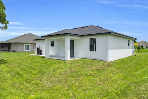 House in Lehigh Acres, Florida 4 bedrooms, 159.23 sq.m. № 1809605 - photo 6