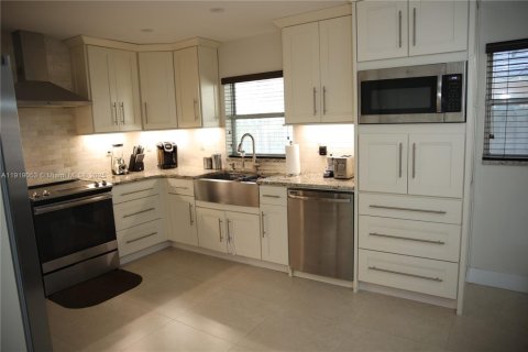 Купить виллу или дом в Плантация, Флорида 3 спальни, 139.35м2, № 1974379 - фото 12