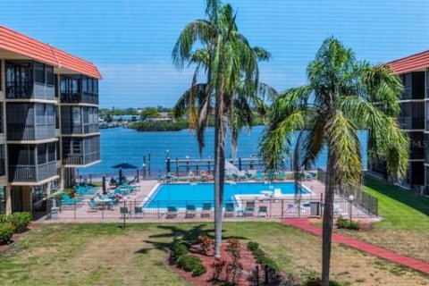 Copropriété à louer à Indian Shores, Floride: 2 chambres, 86.86 m2 № 2436762 - photo 10