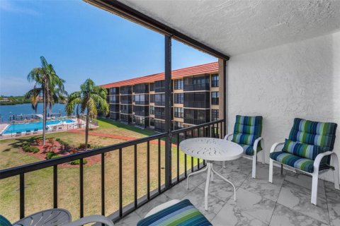 Copropriété à louer à Indian Shores, Floride: 2 chambres, 86.86 m2 № 2436762 - photo 3