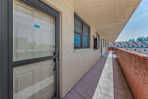 Copropriété à louer à Indian Shores, Floride: 2 chambres, 86.86 m2 № 2436762 - photo 2