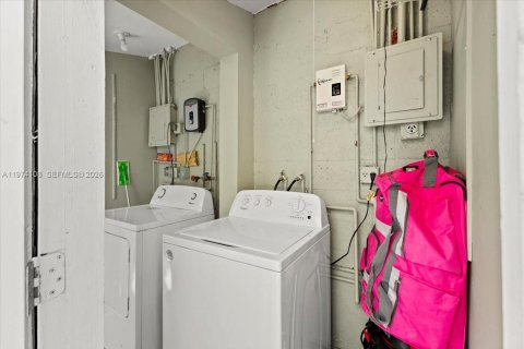 Купить коммерческую недвижимость в Форт-Лодердейл, Флорида 127.83м2, № 2044443 - фото 14