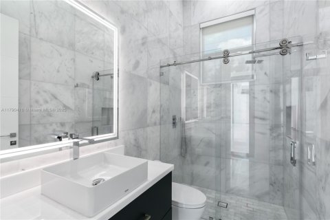 Casa en venta en Plantation, Florida, 4 dormitorios № 1992855 - foto 16