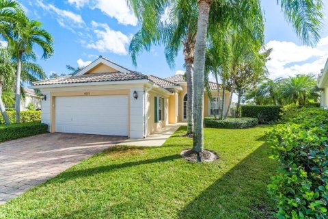 House in Wellington, Florida 3 bedrooms, 185.9 sq.m. № 2158199 - photo 2