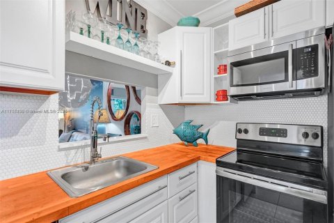 Condominio en venta en Lauderdale Lakes, Florida, 2 dormitorios, 87.7 m2 № 1936774 - foto 10