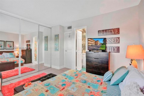 Condominio en venta en Lauderdale Lakes, Florida, 2 dormitorios, 87.7 m2 № 1936774 - foto 20