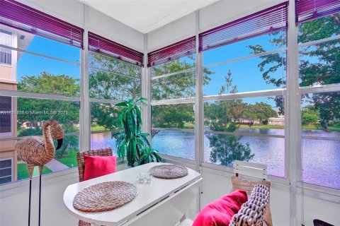 Condominio en venta en Lauderdale Lakes, Florida, 2 dormitorios, 87.7 m2 № 1936774 - foto 3