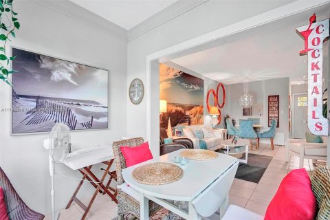 Condominio en venta en Lauderdale Lakes, Florida, 2 dormitorios, 87.7 m2 № 1936774 - foto 4