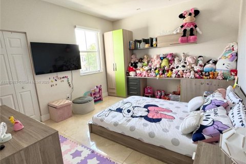 House in Doral, Florida 4 bedrooms, 246.19 sq.m. № 1929990 - photo 12