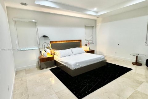 House in Doral, Florida 4 bedrooms, 246.19 sq.m. № 1929990 - photo 20