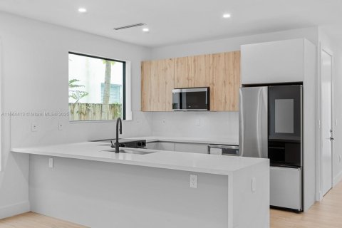 Adosado en venta en Miami, Florida, 3 dormitorios, 173.82 m2 № 1377186 - foto 20