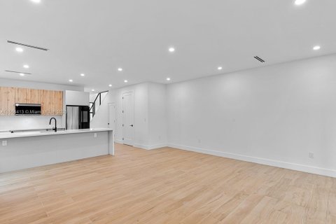 Adosado en venta en Miami, Florida, 3 dormitorios, 173.82 m2 № 1377186 - foto 15