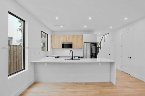 Adosado en venta en Miami, Florida, 3 dormitorios, 173.82 m2 № 1377186 - foto 18