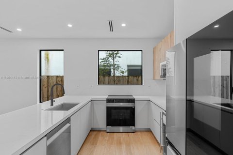Adosado en venta en Miami, Florida, 3 dormitorios, 173.82 m2 № 1377186 - foto 21
