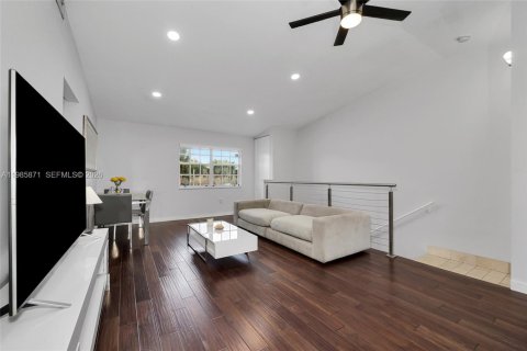 Condominio en venta en Hialeah, Florida, 2 dormitorios, 94.76 m2 № 2046589 - foto 7