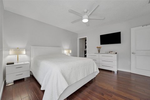 Condominio en venta en Hialeah, Florida, 2 dormitorios, 94.76 m2 № 2046589 - foto 17