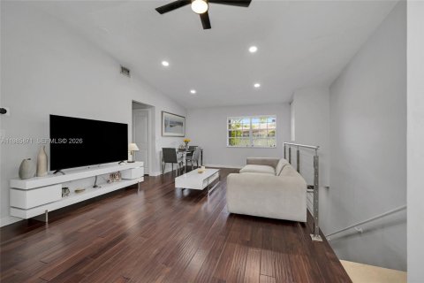 Condominio en venta en Hialeah, Florida, 2 dormitorios, 94.76 m2 № 2046589 - foto 6